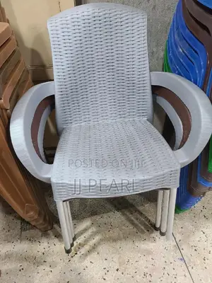 Plastic Armed Chair With Aluminum Legs