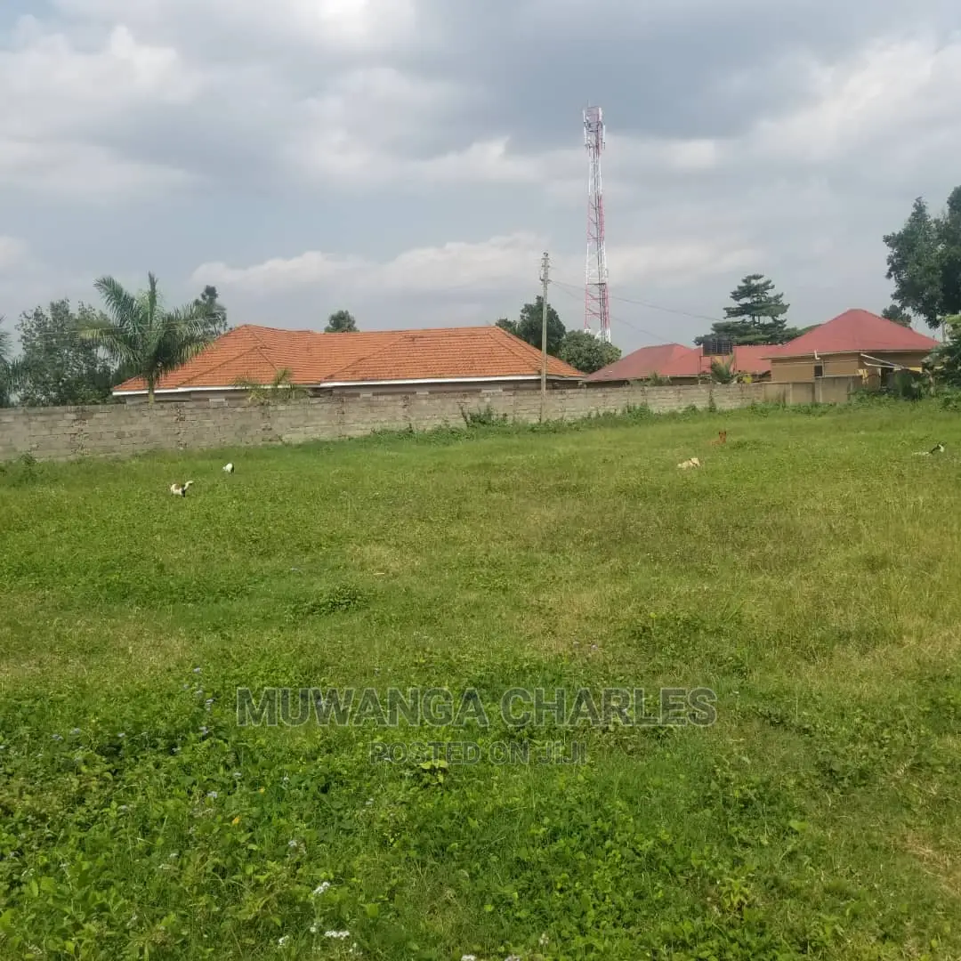 100by50ft Plot in Kira on Quick Sale