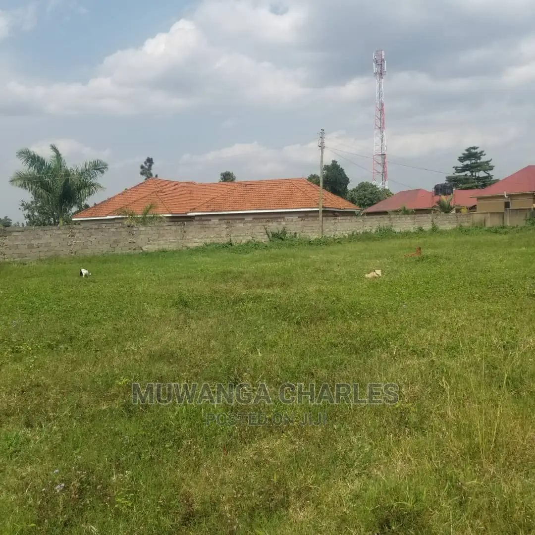 100by50ft Plot in Kira on Quick Sale