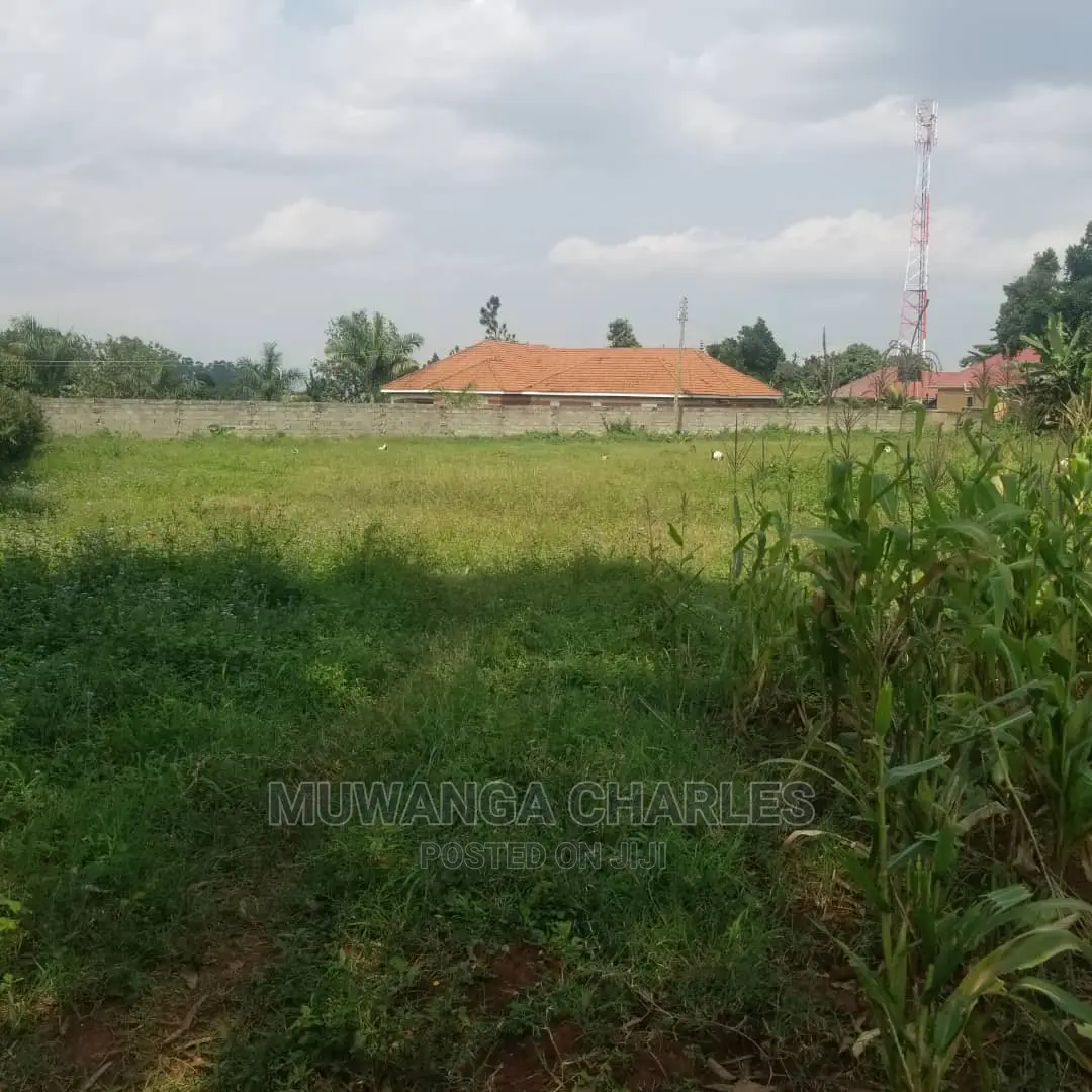 100by50ft Plot in Kira on Quick Sale
