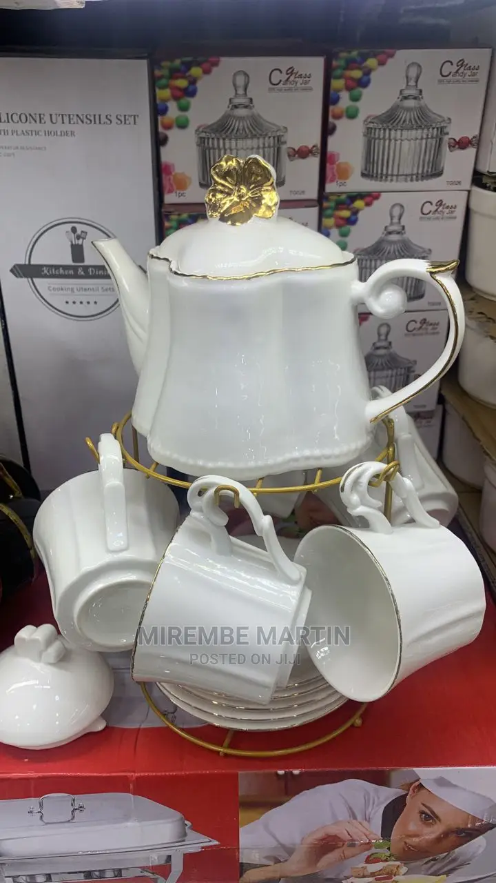 Tea Cup Set With a Tea Pot