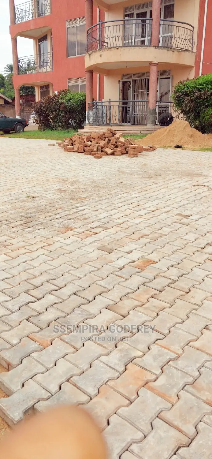Pavers Is Beauty in Ur Compound