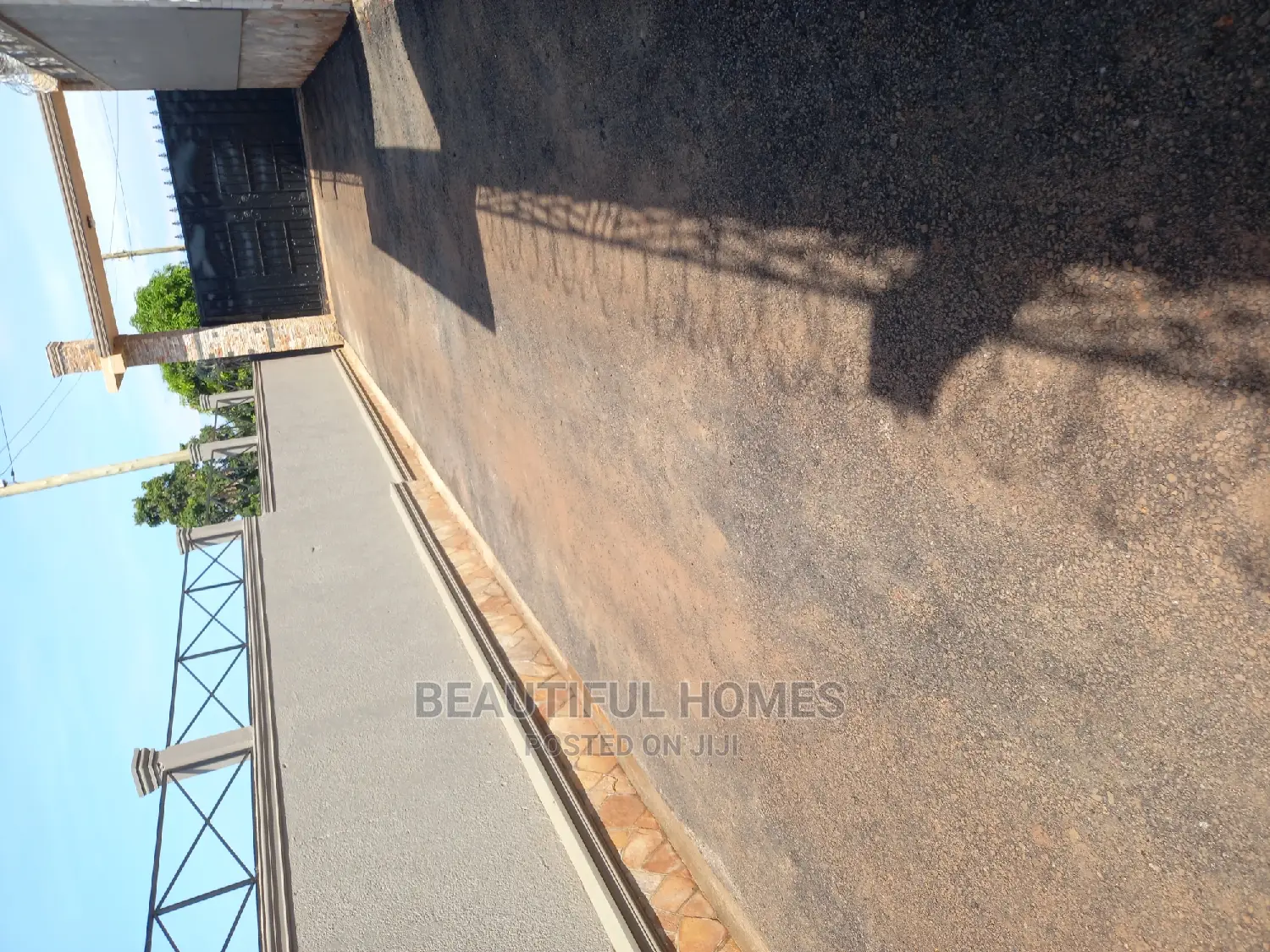 Furnished 6bdrm Duplex in Kigo Lake View, Central Division for sale