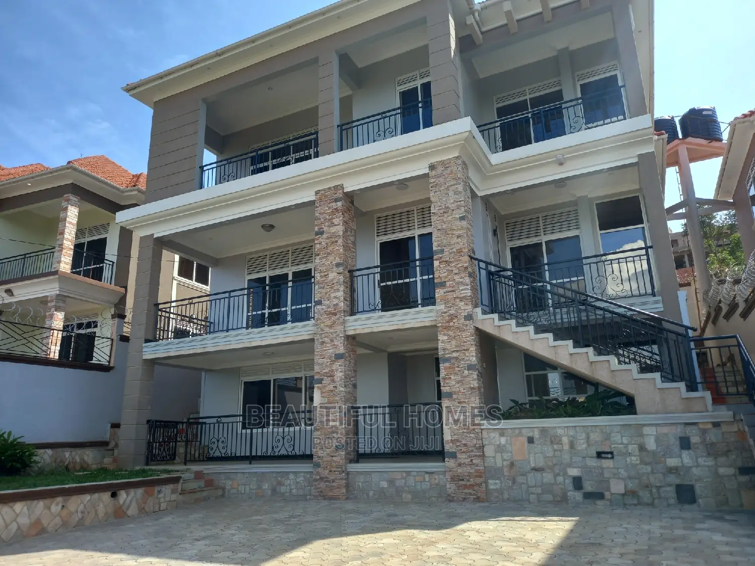 Furnished 6bdrm Duplex in Kigo Lake View, Central Division for sale