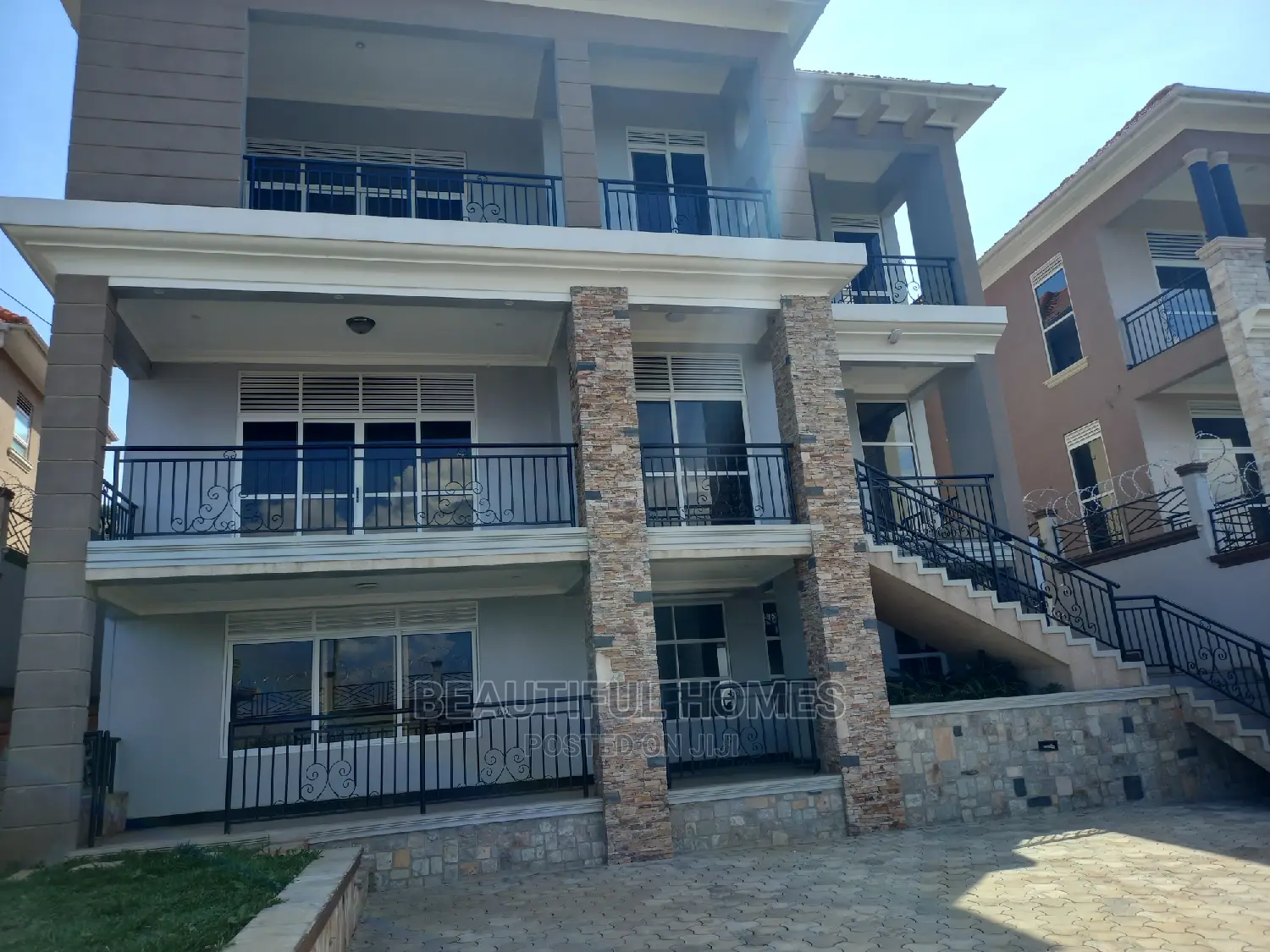 Furnished 6bdrm Mansion in Kigo Victoria View, Central Division