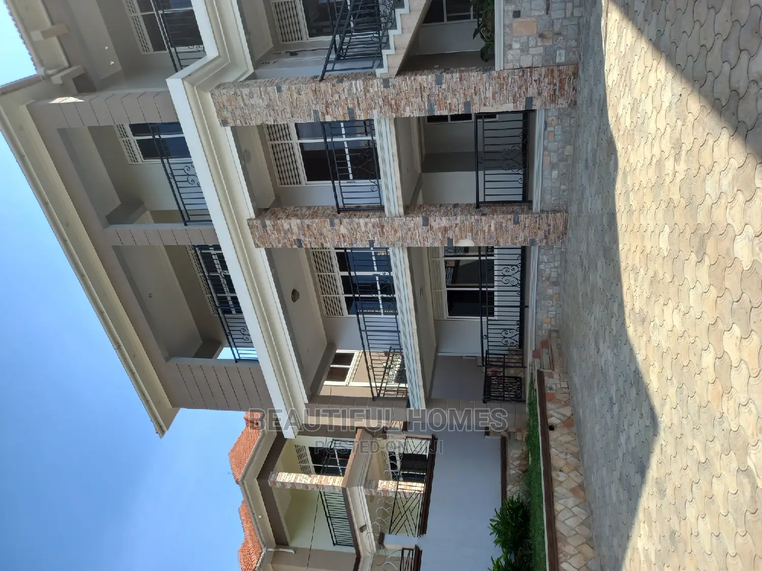 Furnished 6bdrm House in Kigo Lake View, Central Division for sale