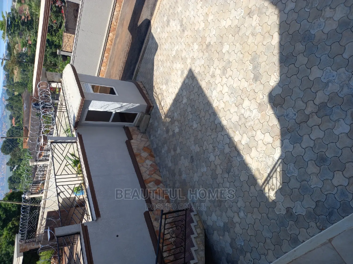 Furnished 6bdrm House in Kigo Lake View, Central Division for sale