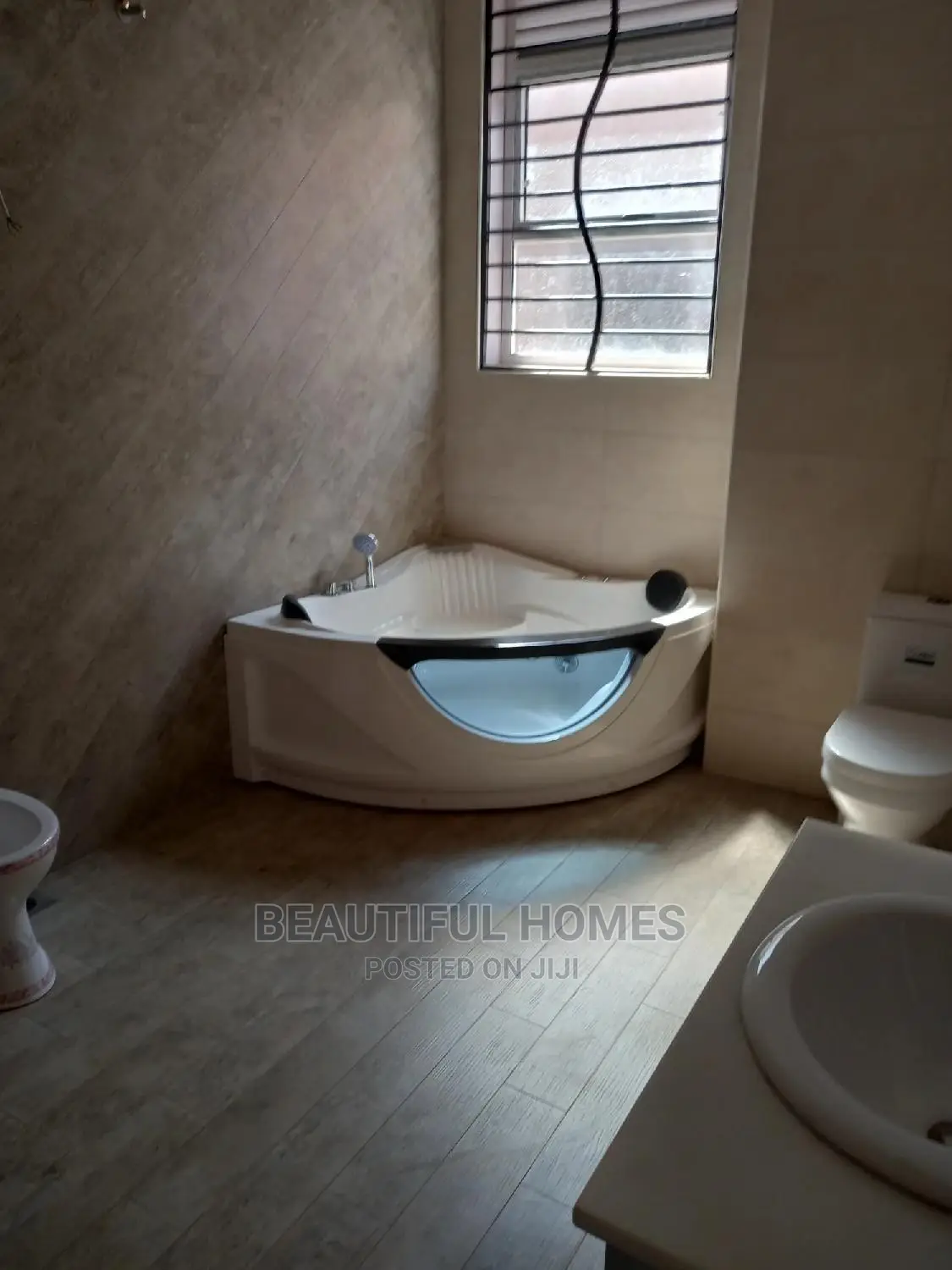 Furnished 6bdrm Mansion in Kigo Munyonyo, Central Division for sale