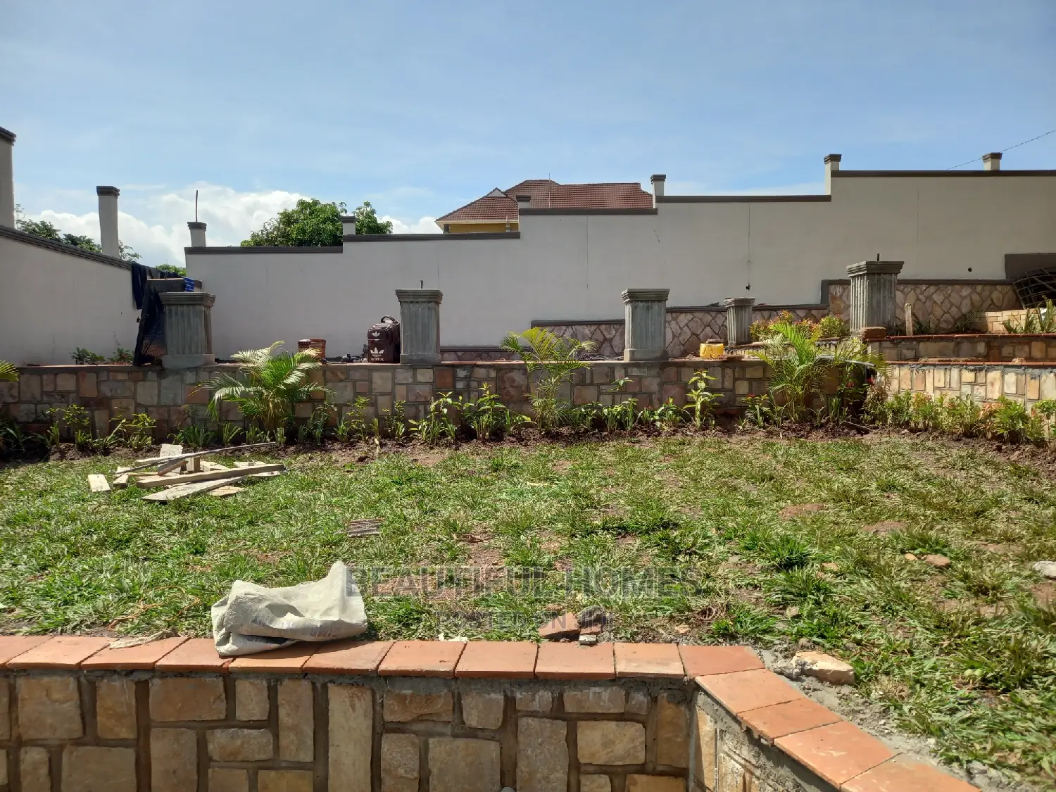 Furnished 6bdrm Mansion in Kigo Lake View, Makindye for sale