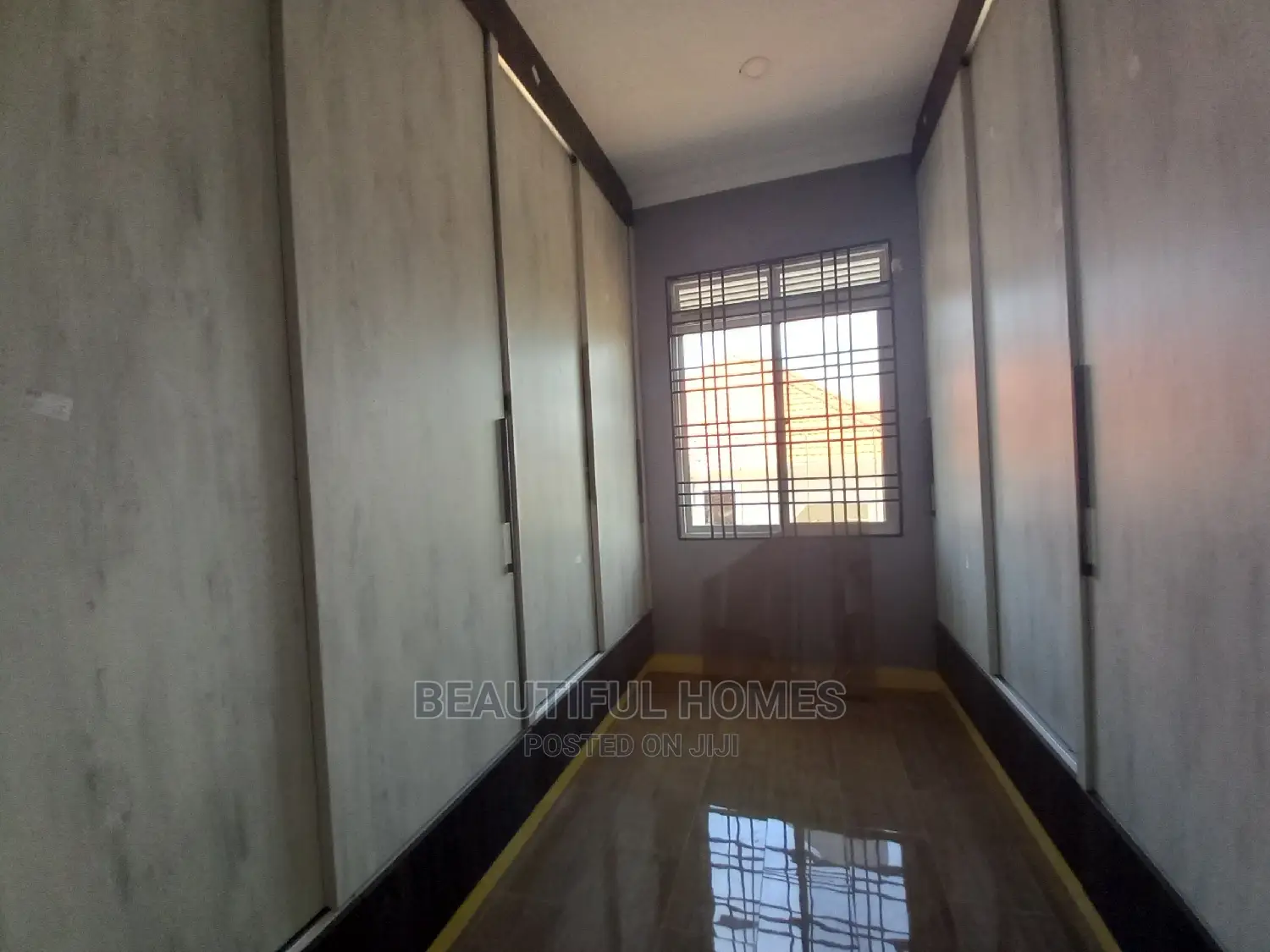Furnished 6bdrm Mansion in Kigo Lake View, Makindye for sale