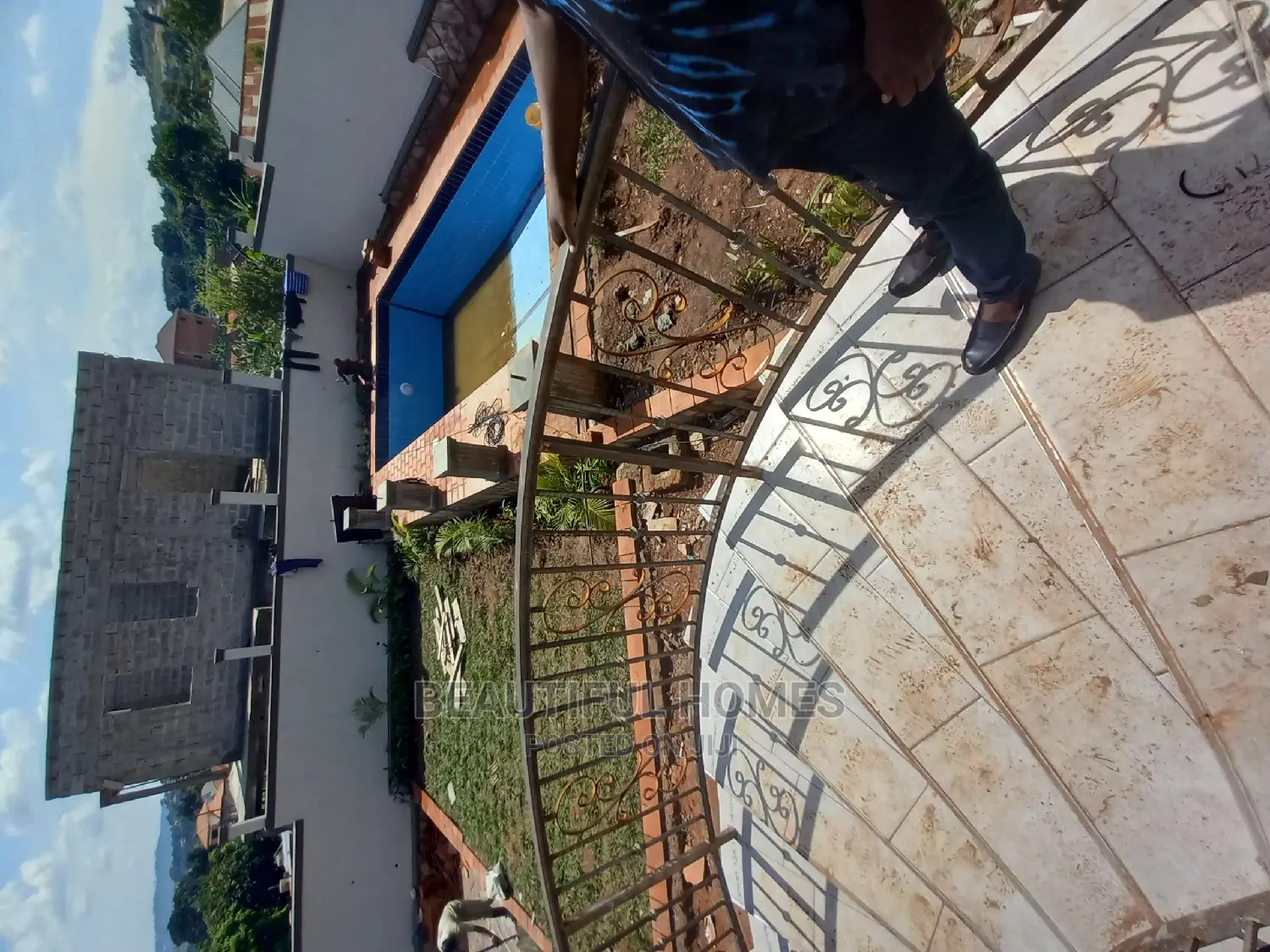 Furnished 6bdrm Mansion in Kigo Lake View, Makindye for sale