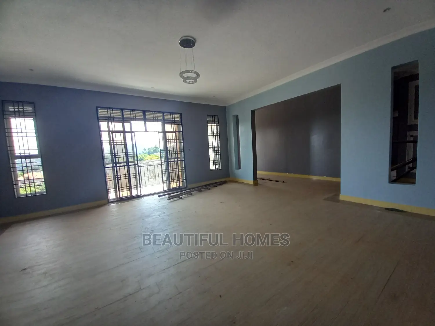 Furnished 6bdrm Duplex in Kigo Corporate, Makindye for sale