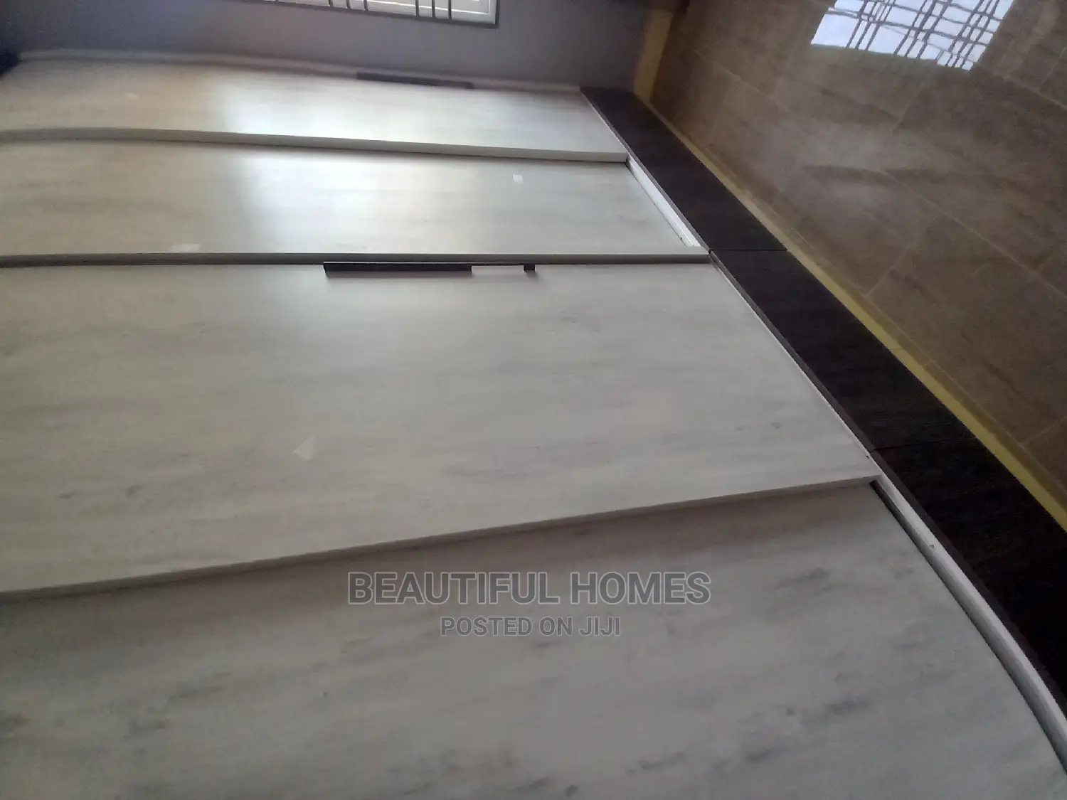 Furnished 6bdrm Duplex in Kigo Corporate, Makindye for sale