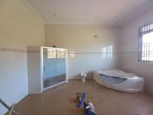 Furnished 6bdrm Duplex in Kigo Corporate, Makindye for sale