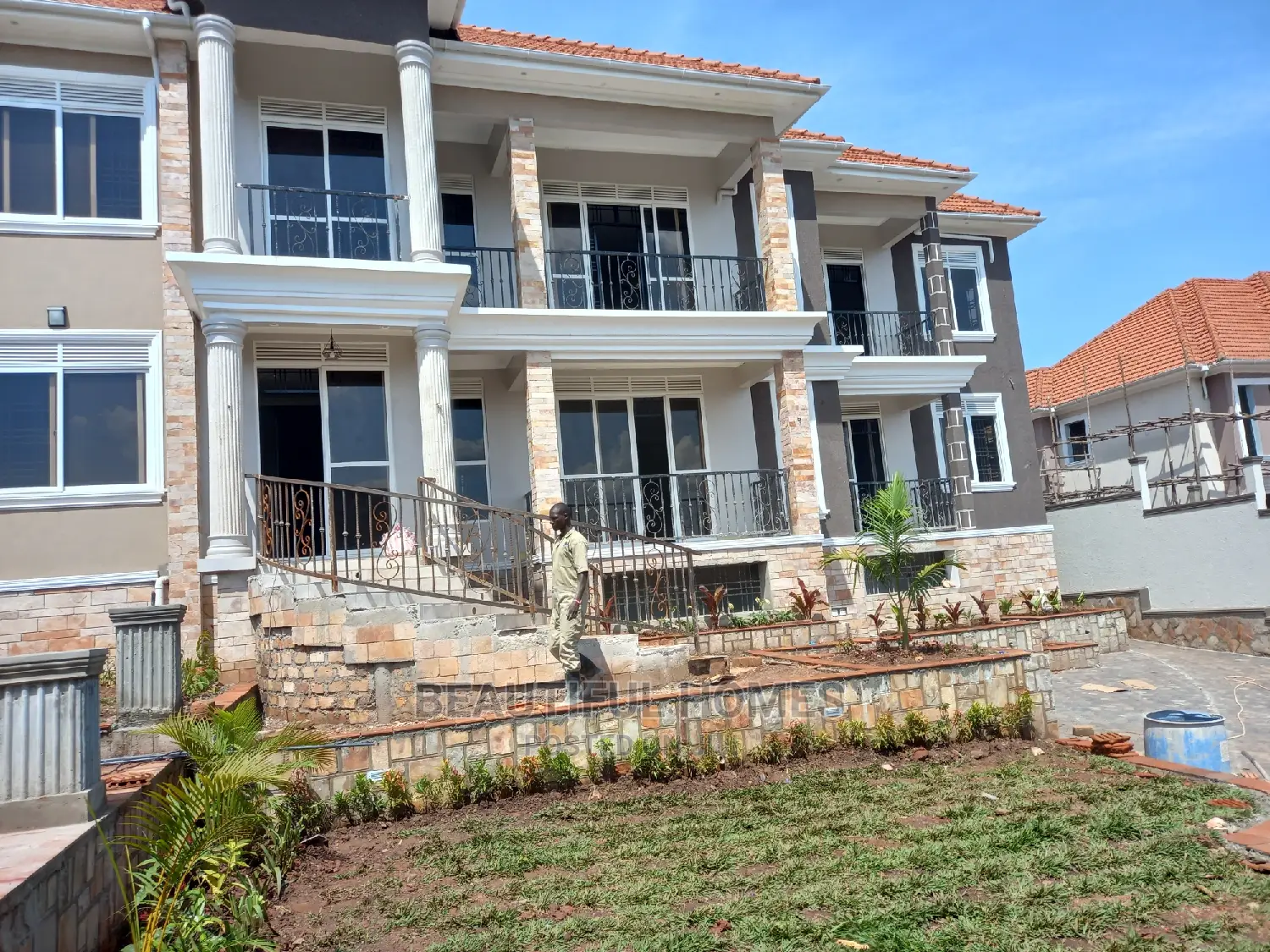 Furnished 6bdrm Duplex in Kigo Corporate, Makindye for sale