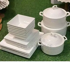 Dinner Plates/Bowls. 21pcs.
