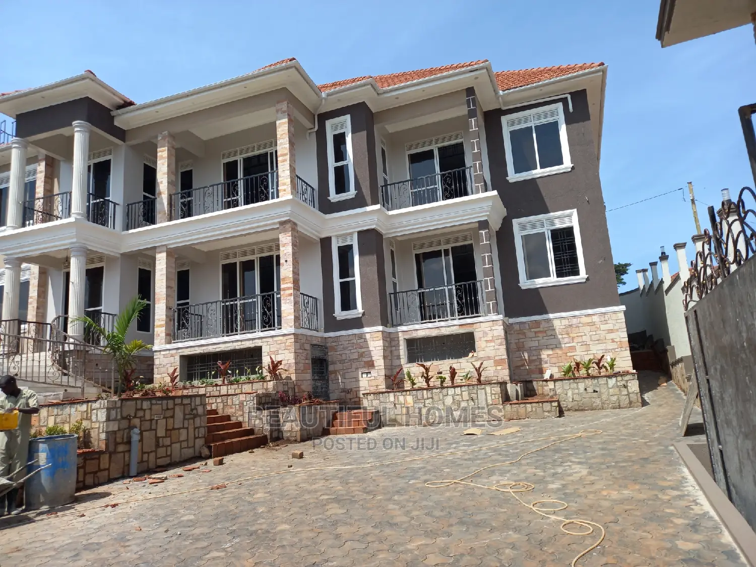 Furnished 6bdrm House in Kigo With Lake View, Makindye for sale