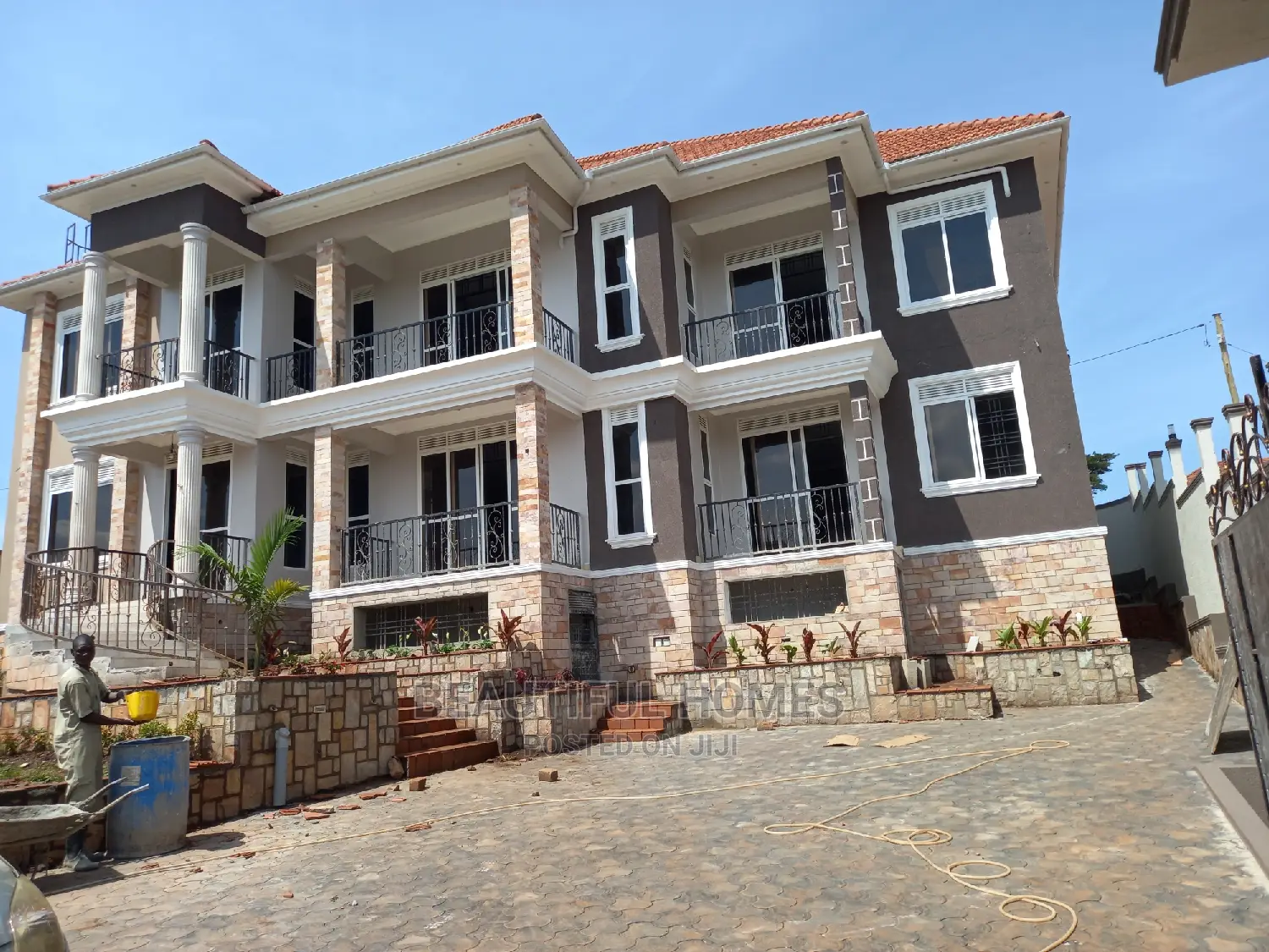 Furnished 6bdrm House in Kigo With Lake View, Makindye for sale