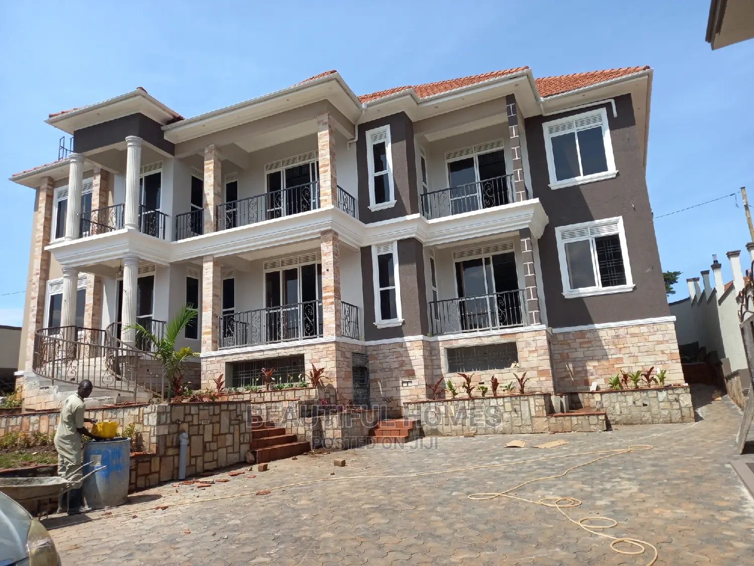 Furnished 6bdrm Mansion in Kigo Lake View, Makindye for sale