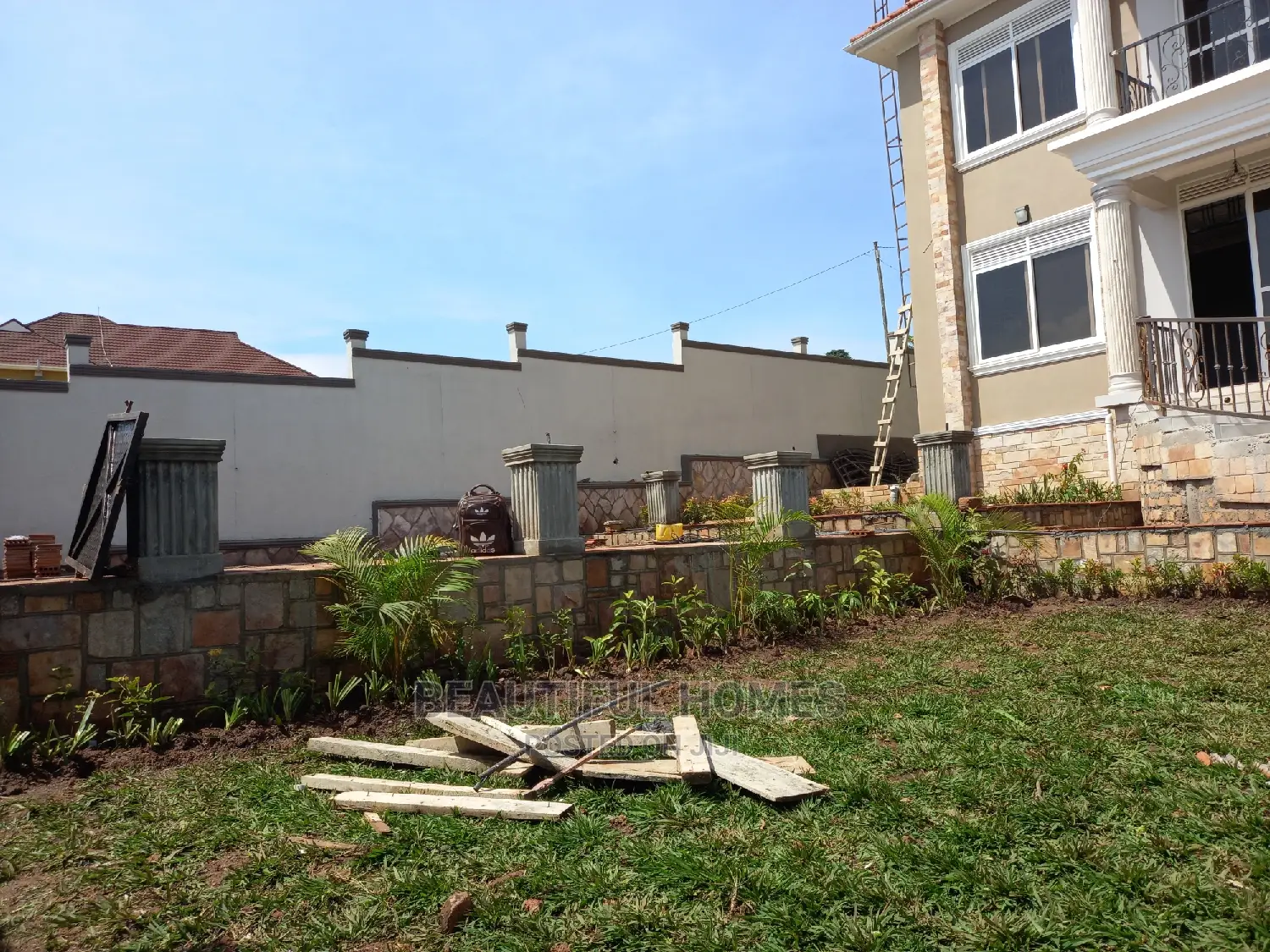Furnished 6bdrm Mansion in Kigo Lake View, Makindye for sale