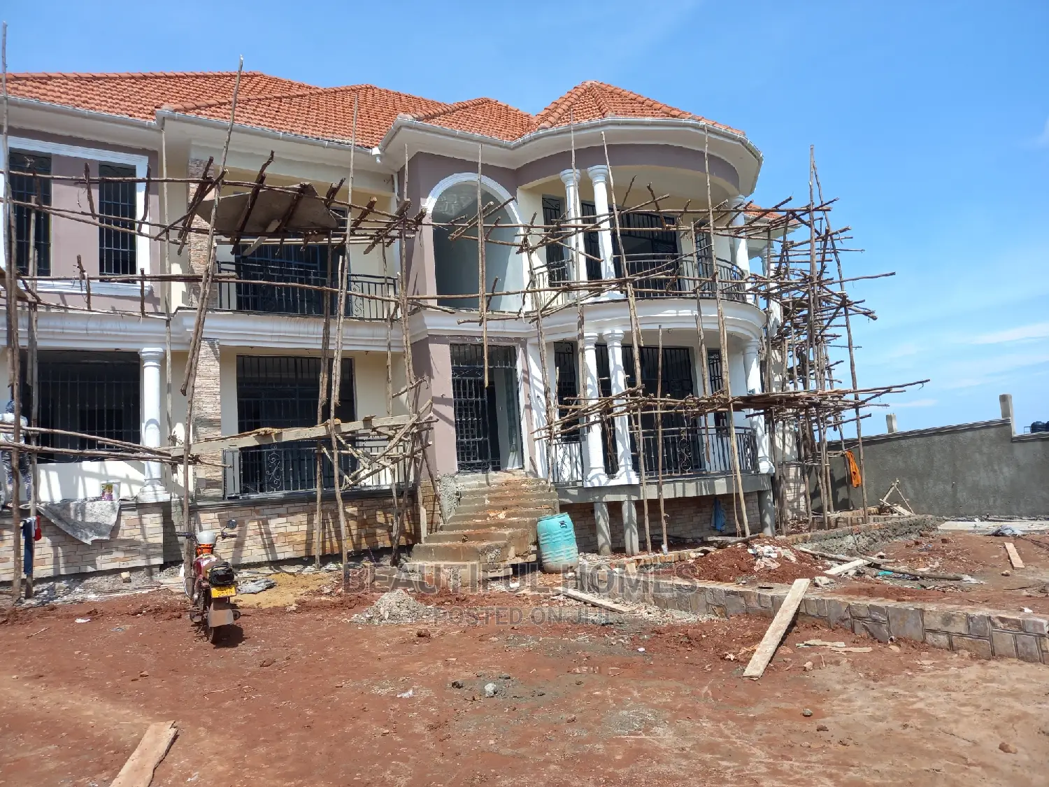 Furnished 6bdrm Mansion in Kigo, Makindye for sale