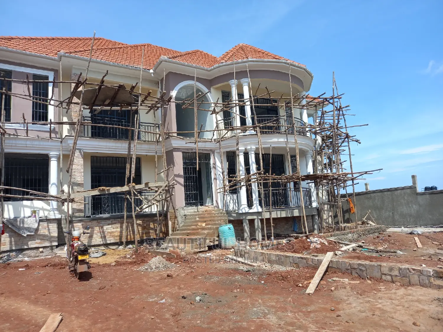Furnished 6bdrm Mansion in Kigo, Makindye for sale