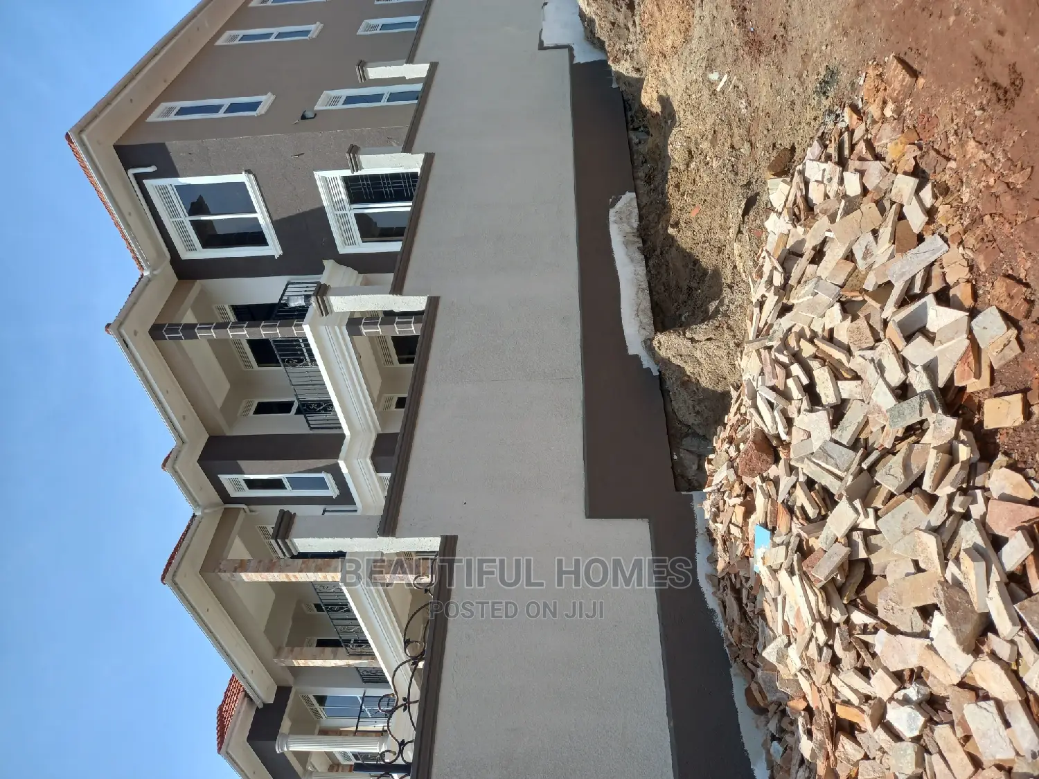 Furnished 6bdrm Mansion in Kigo, Makindye for sale