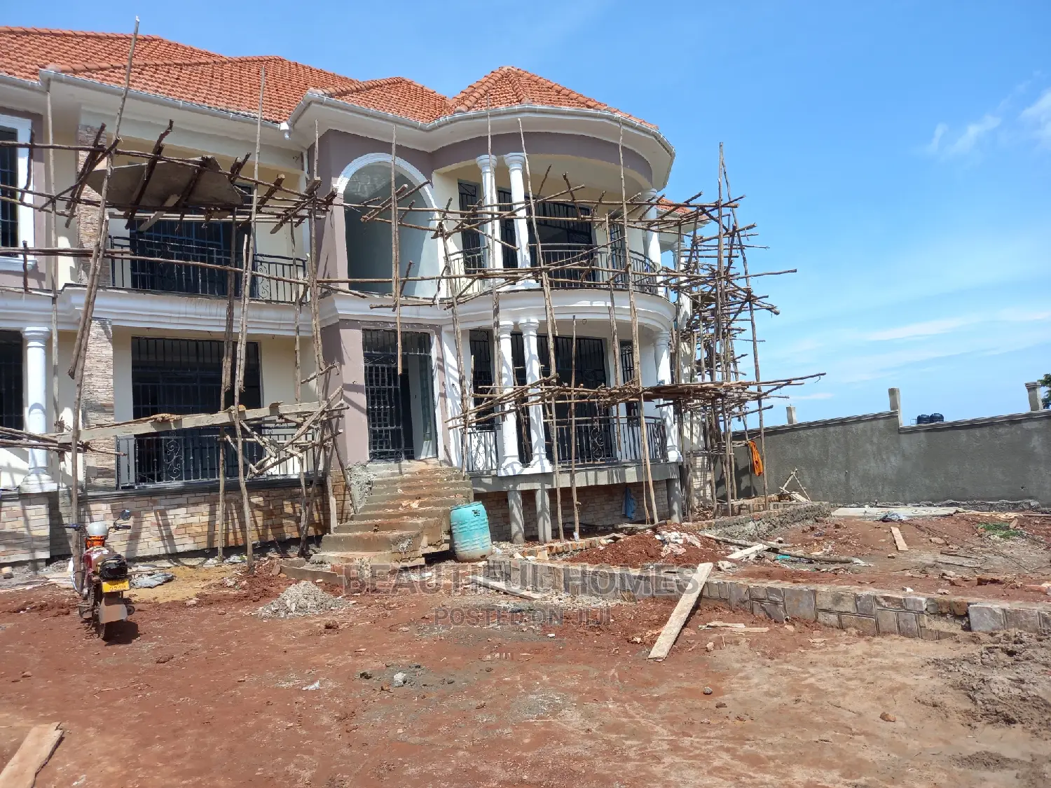 Furnished 6bdrm Mansion in Kigo Lake View, Makindye for sale