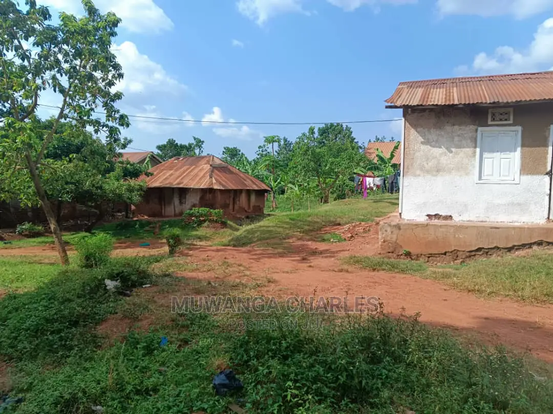 100by100ft Plot in Kulambiro on Quick Sale