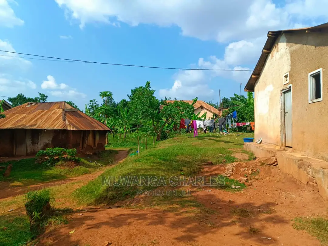 100by100ft Plot in Kulambiro on Quick Sale
