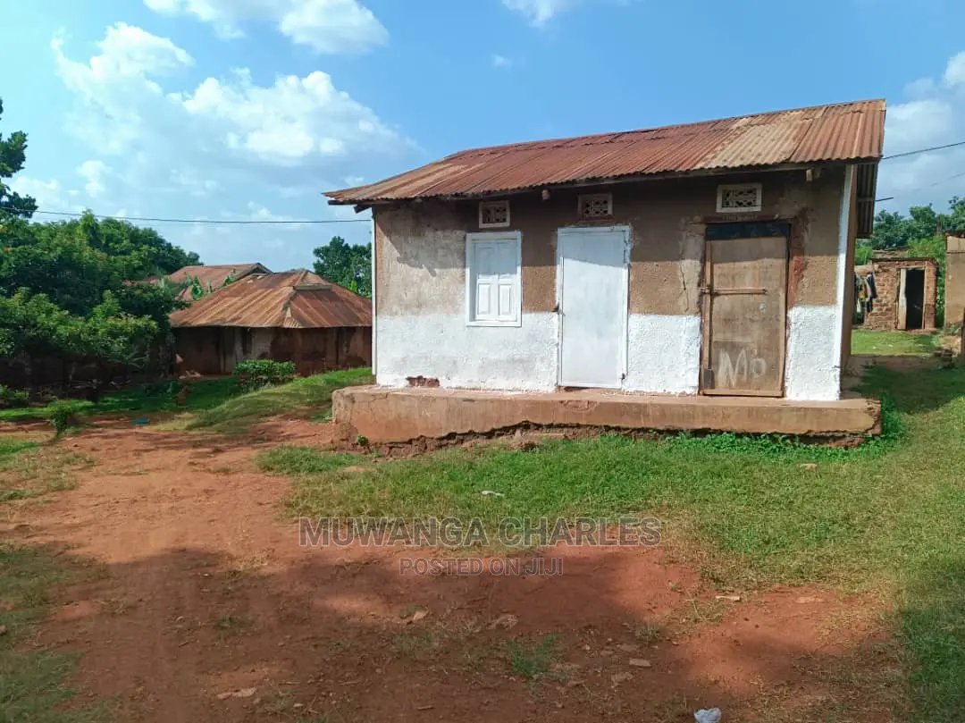 100by100ft Plot in Kulambiro on Quick Sale
