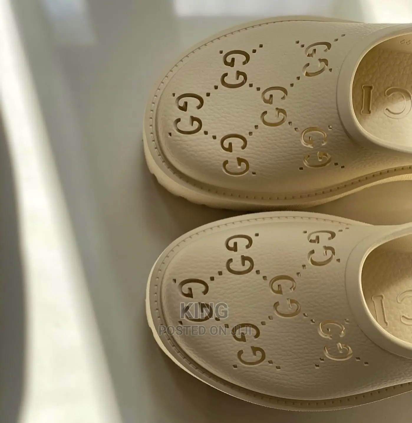 Sandal/Crocs Gucci
