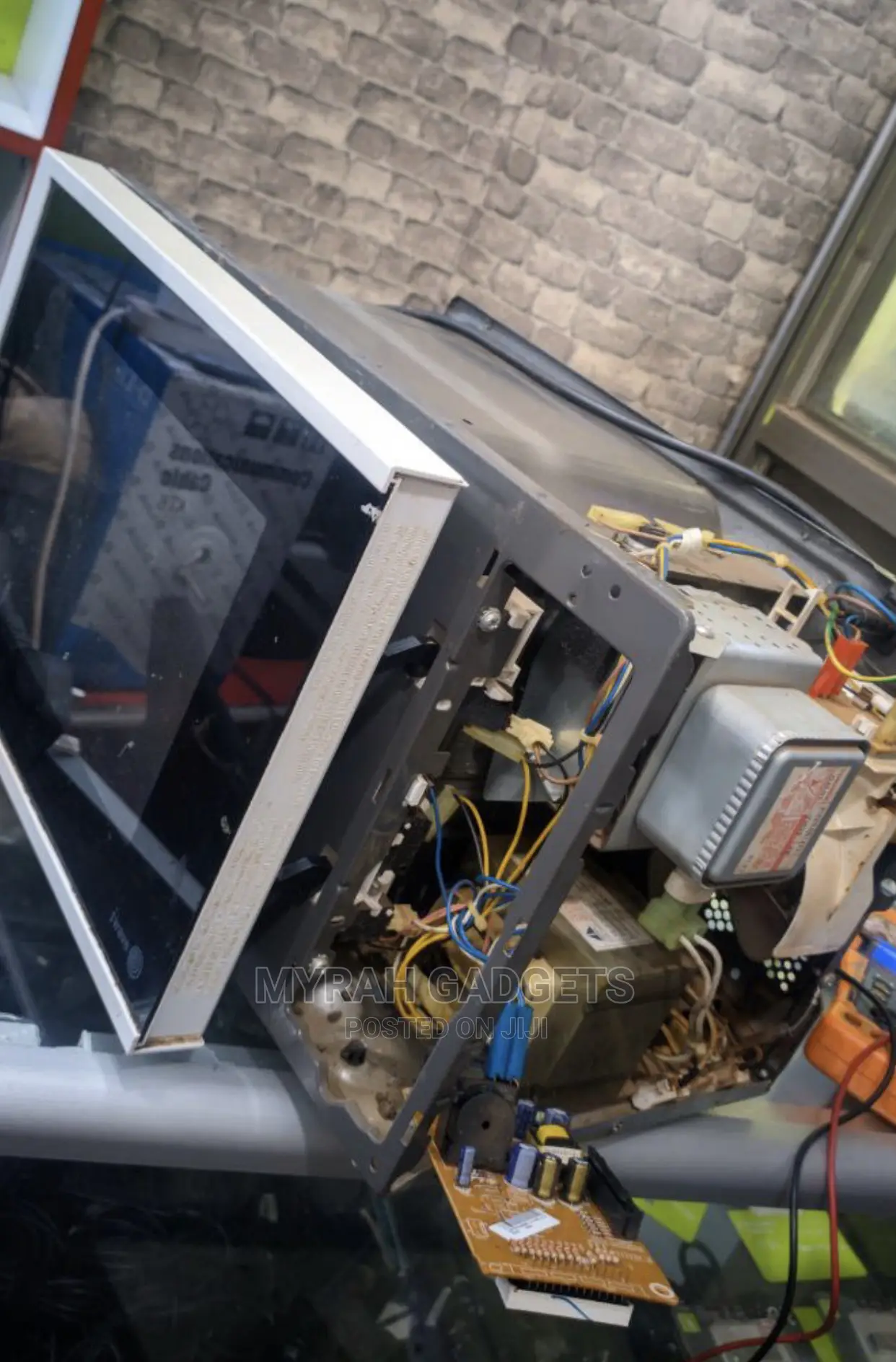 Trust Experts in Microwave Repairing and Servicing.,::