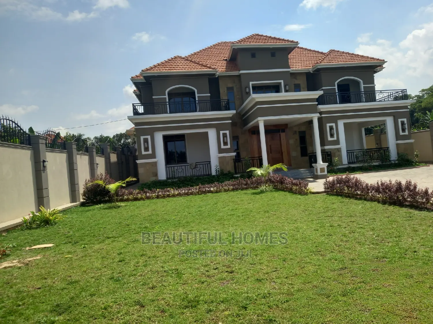 Furnished 6bdrm Mansion in Munyonyo Lake Vic, Makindye for sale