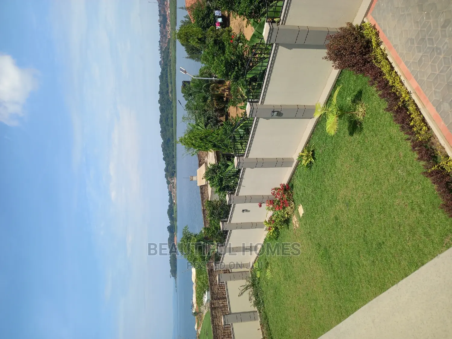 Furnished 6bdrm Mansion in Munyonyo Lake All, Makindye for sale