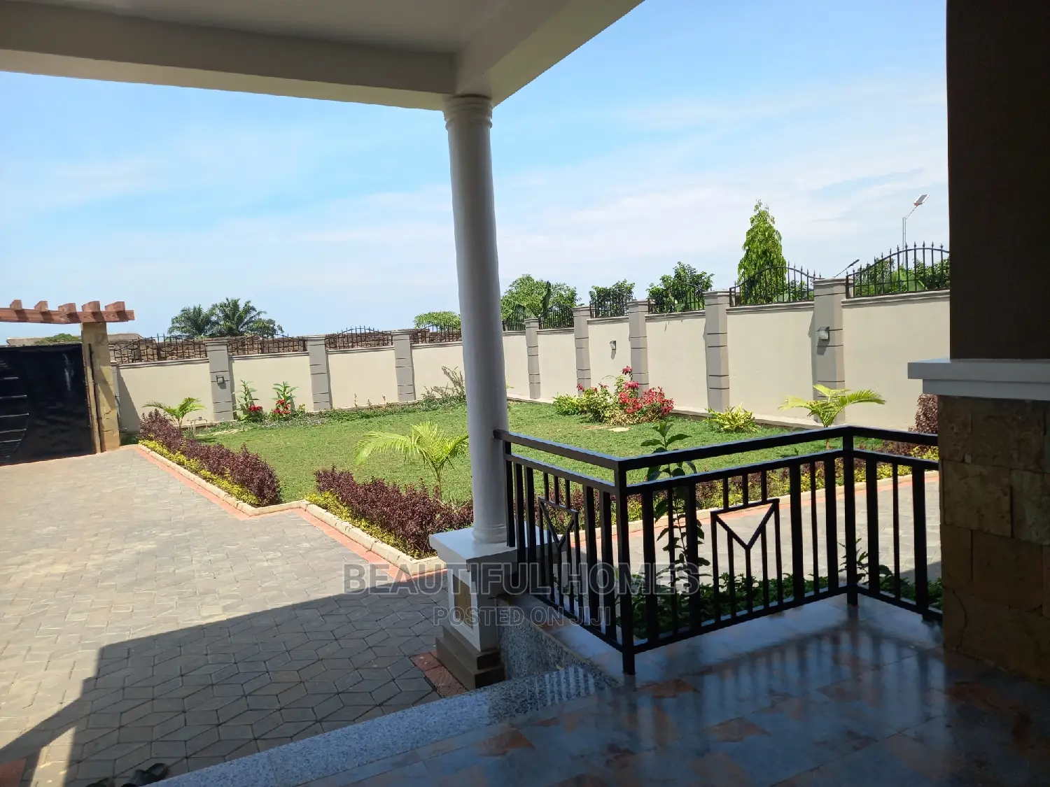 Furnished 6bdrm Duplex in Munyonyo Modern Lake, Makindye for sale