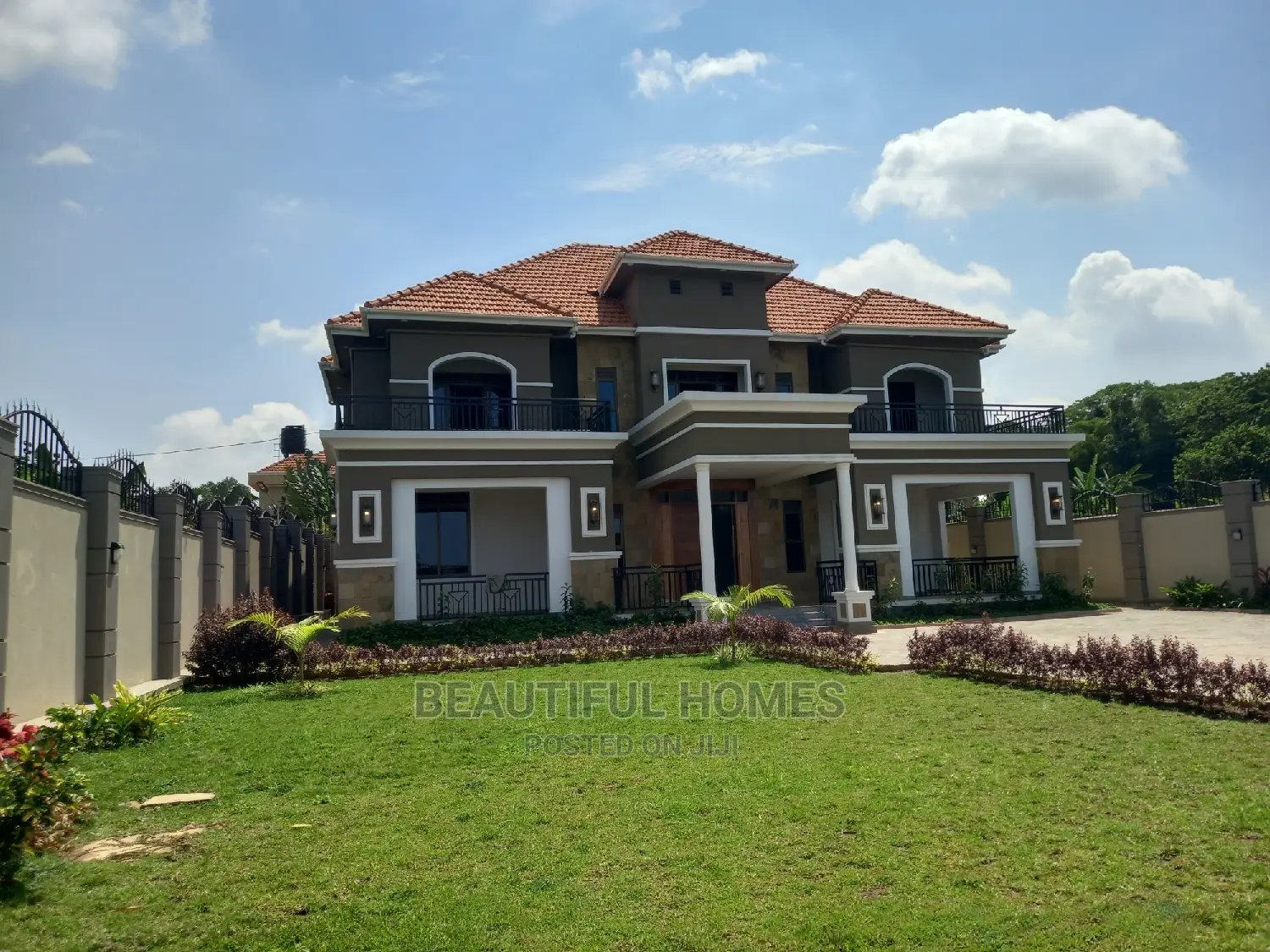 Furnished 6bdrm Duplex in Munyonyo Lake, Makindye for sale