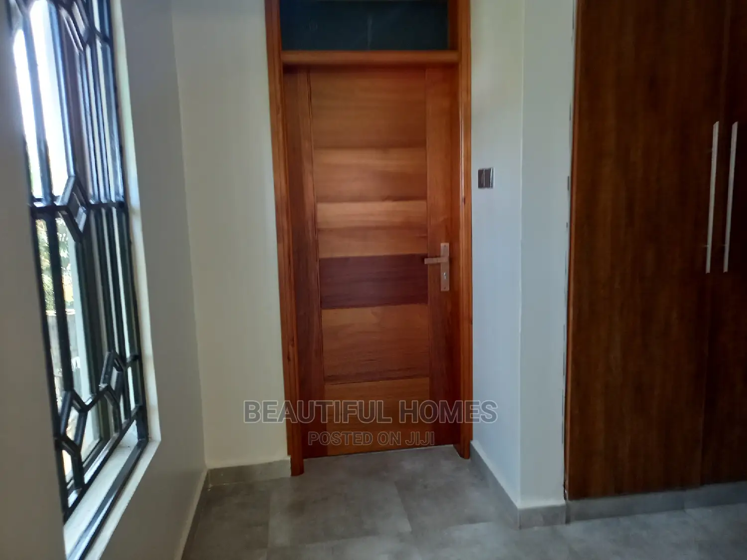 Furnished 6bdrm Duplex in Munyonyo Lake, Makindye for sale
