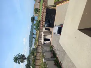 Furnished 6bdrm Duplex in Munyonyo Lake, Makindye for sale