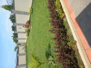 Furnished 6bdrm Duplex in Munyonyo Lake, Makindye for sale