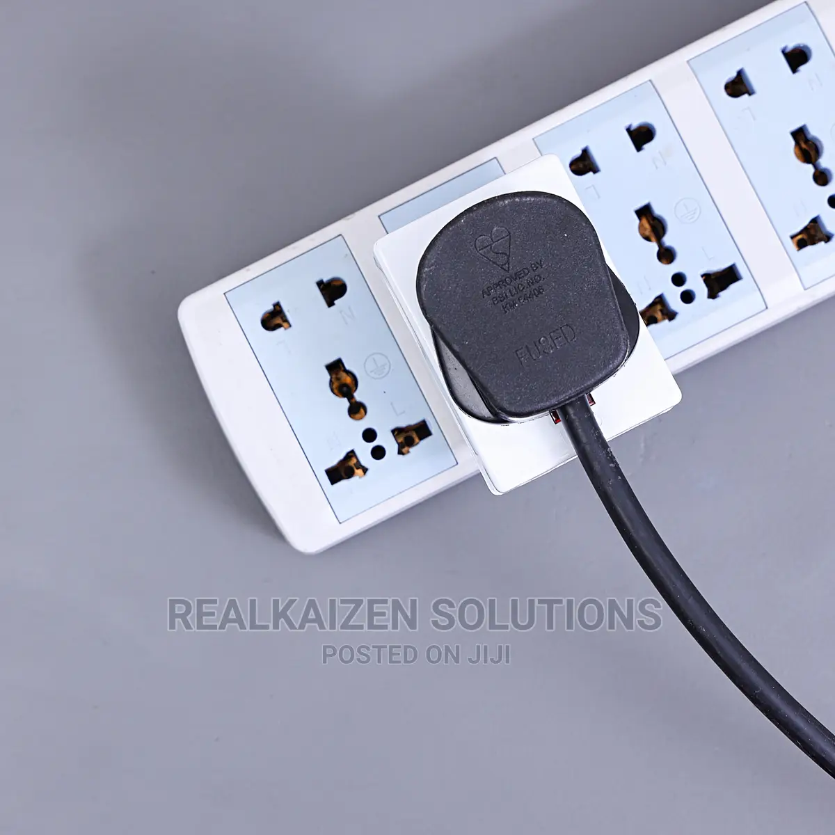 GEEPAS Premium 3 Way UK Type Adapter 13A 250V 2860W