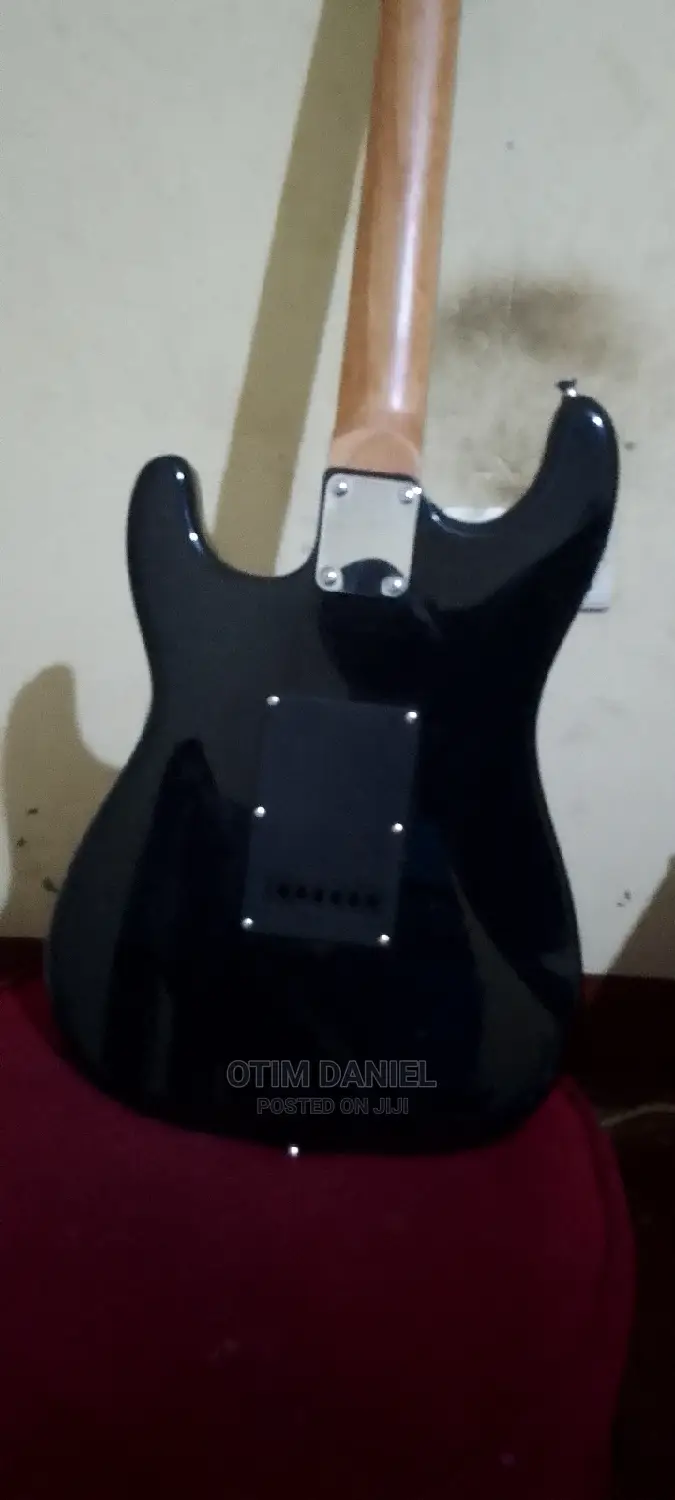 Electric Solo Guitar for Hire