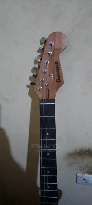 Electric Solo Guitar for Hire