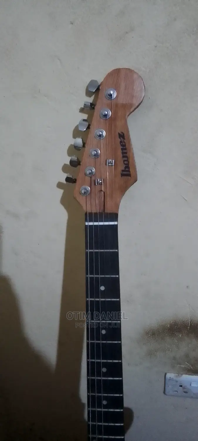 Electric Solo Guitar for Hire
