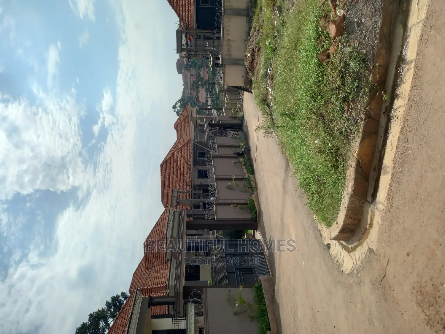 Furnished 5bdrm Duplex in Kisaasi All Tarmack, Nakawa for sale