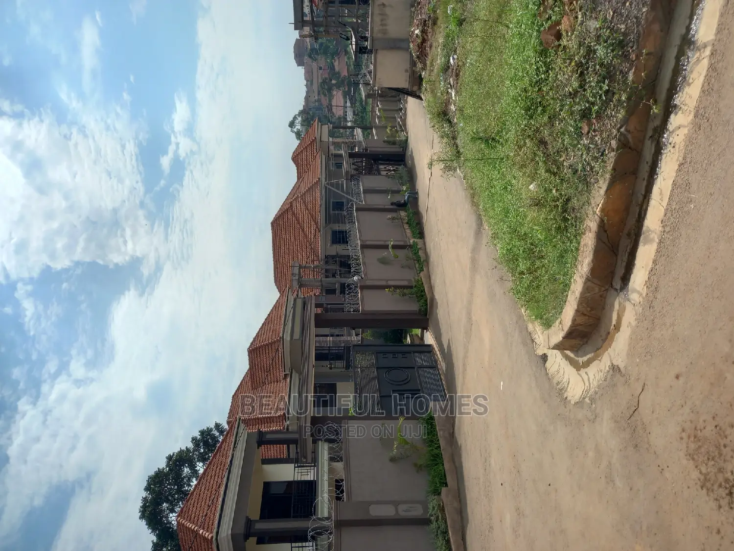 Furnished 5bdrm Duplex in Kisaasi All Tarmack, Nakawa for sale