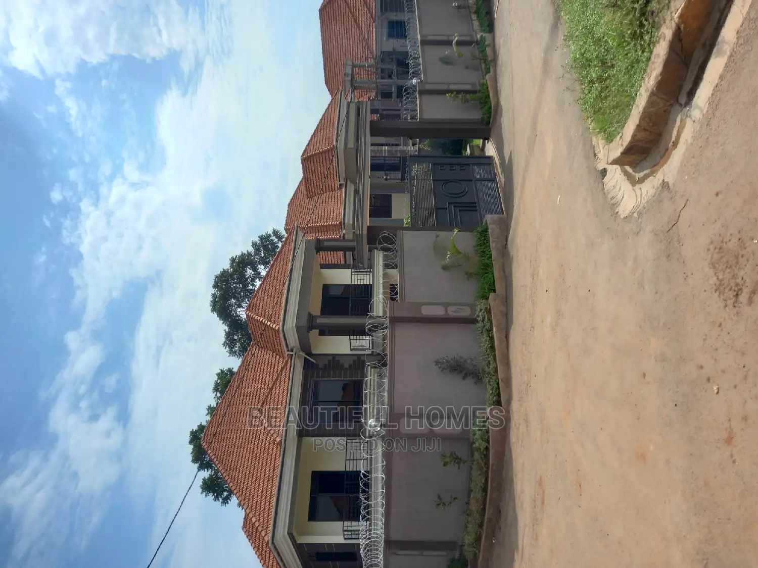 Furnished 5bdrm Duplex in Kisaasi All Tarmack, Nakawa for sale