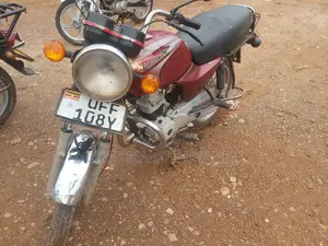 New Bajaj Boxer 100 2022 Red