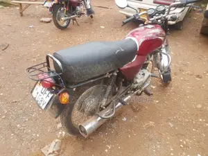 New Bajaj Boxer 100 2022 Red