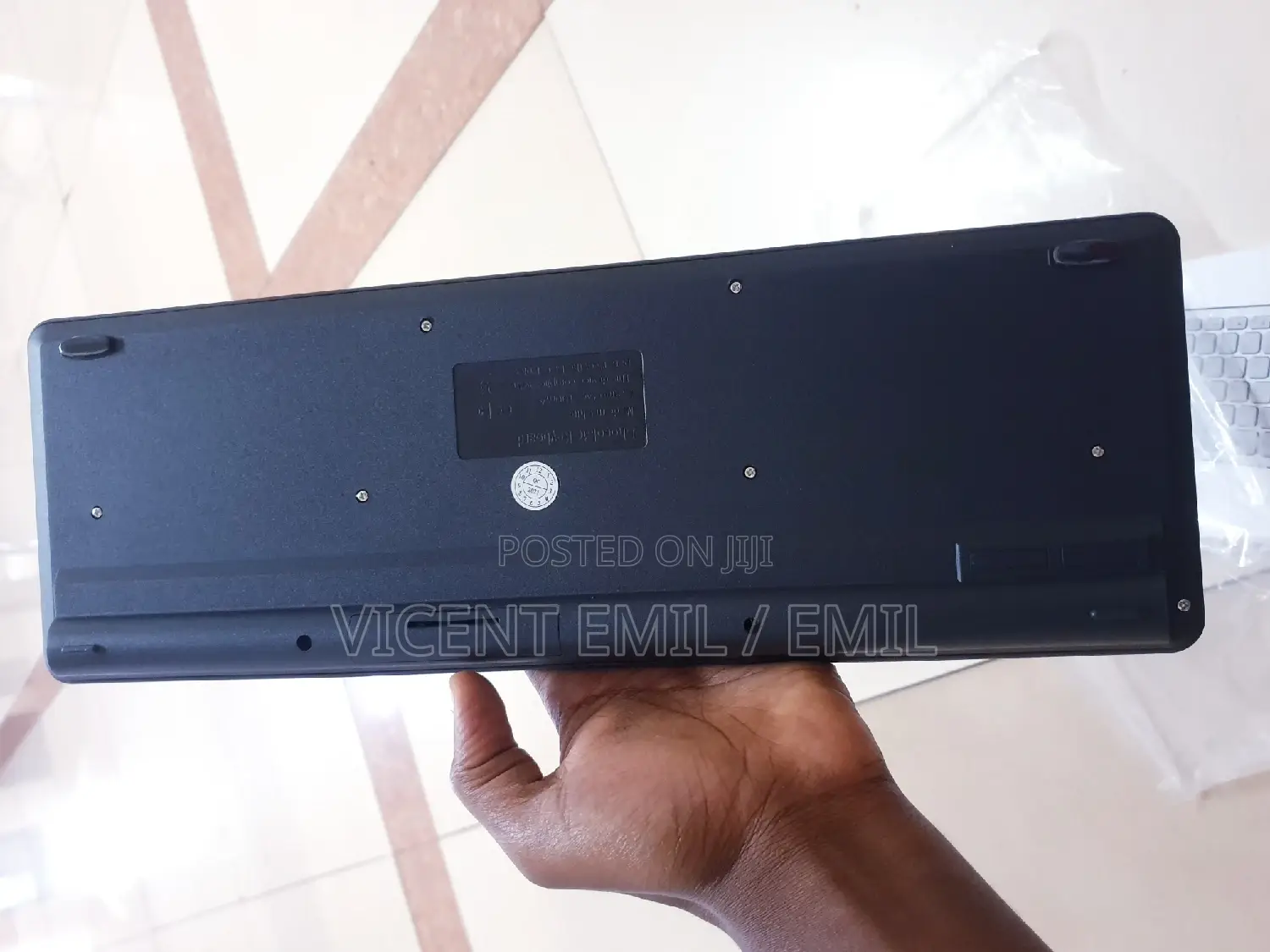 Wireless Keyboard With A Mouse 1